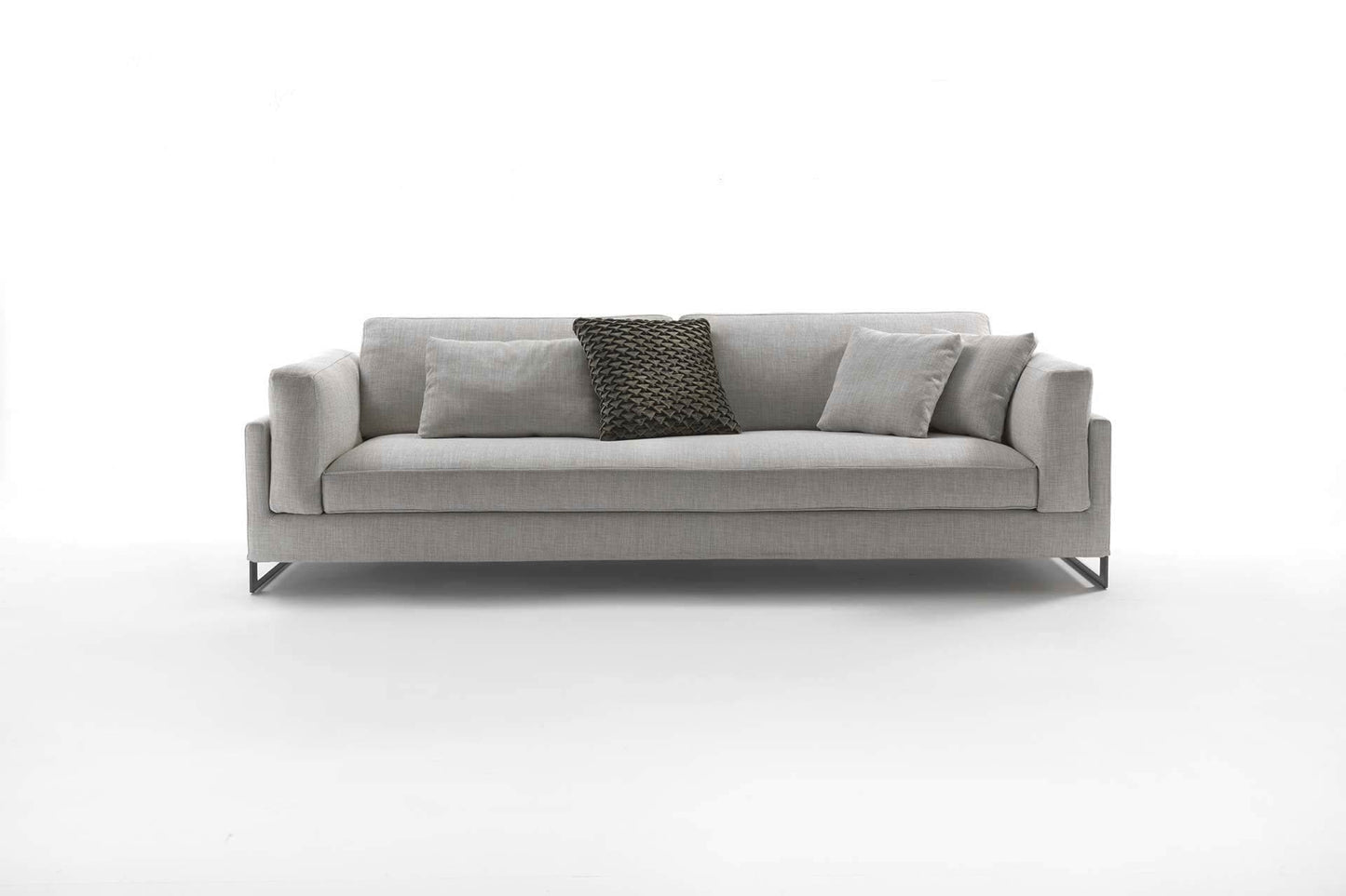 Davis In - Sofa | Frigerio | JANGEORGe Interior Design