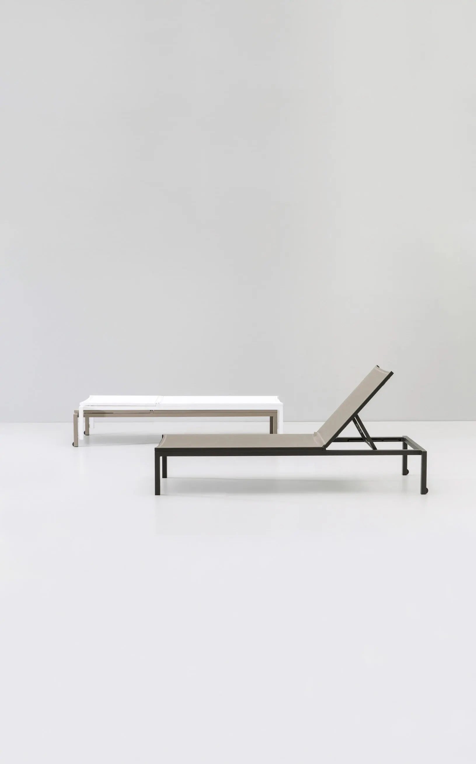 Landscape - Stackable Deck Chair (1260-) | Kettal | JANGEORGe Interior Design