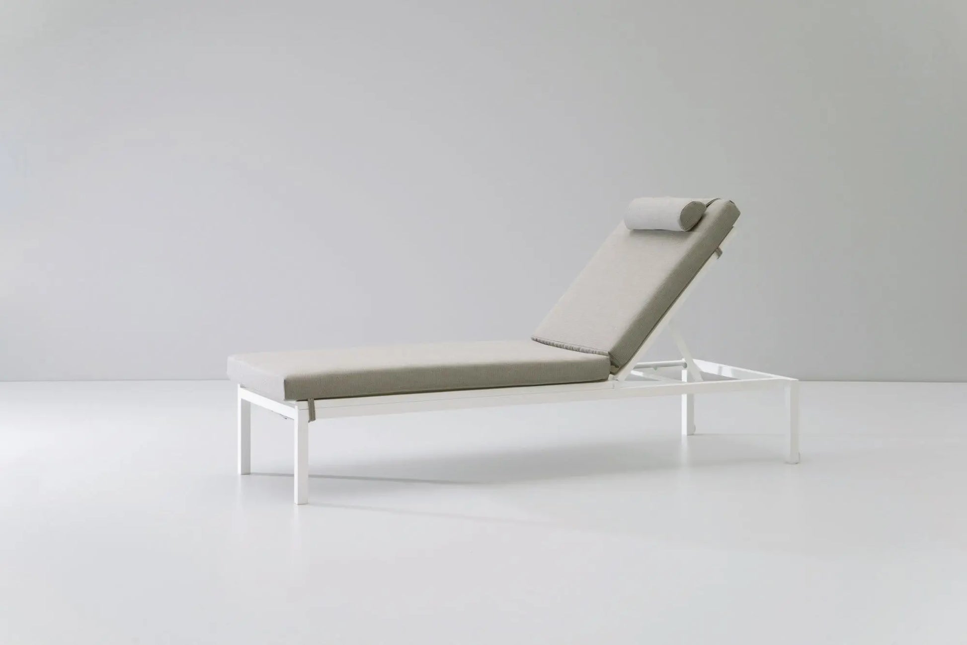 Landscape - Stackable Deck Chair (1260-) | Kettal | JANGEORGe Interior Design