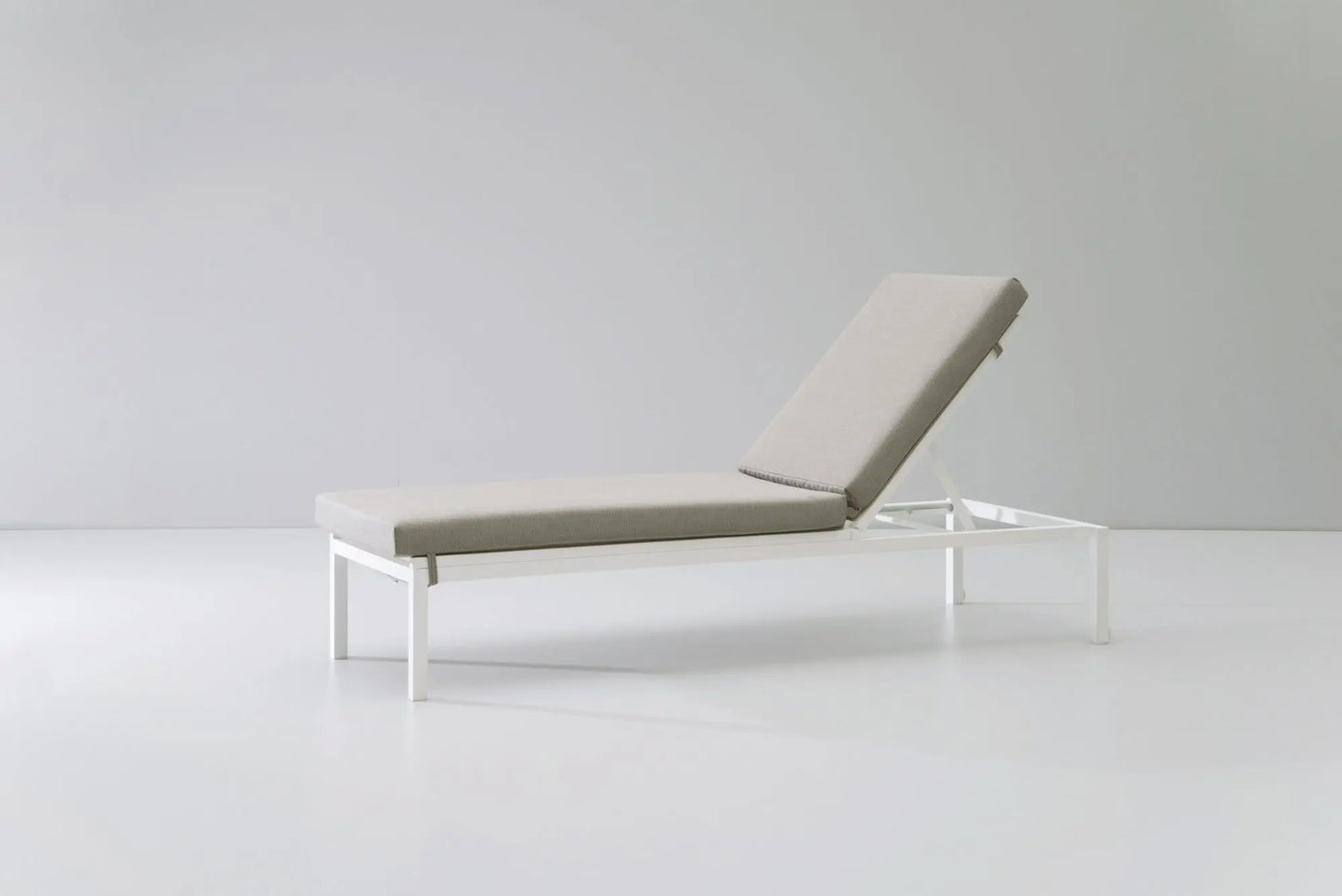 Landscape - Stackable Deck Chair (1260-) | Kettal | JANGEORGe Interior Design