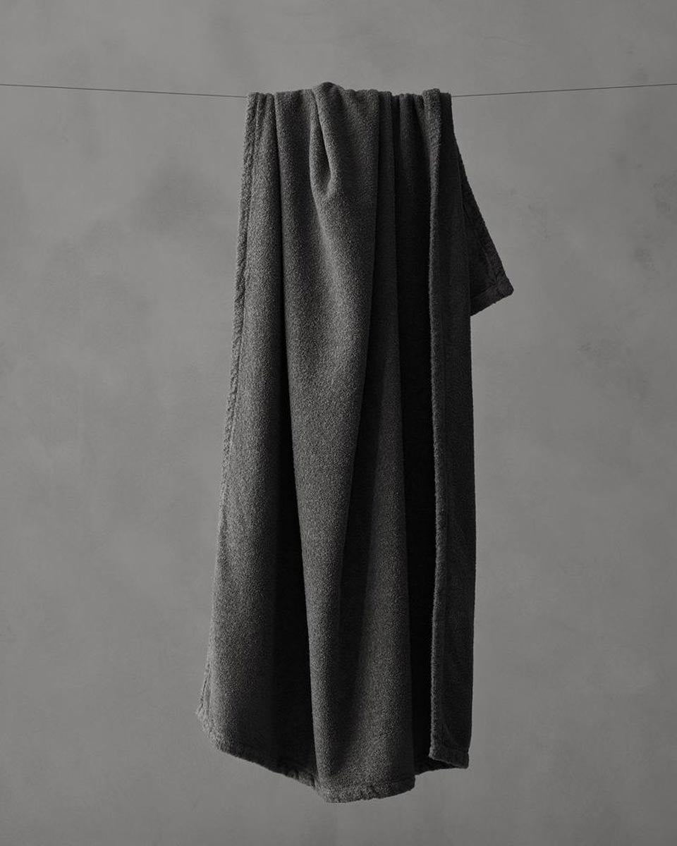 JANGEORGe Interiors & Furniture Society Limonta Linge Bath Towel Anthracite